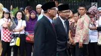 Gubernur Banten, Wahidin Halim dan Wagub, Andika Hazrumy menghadiri Ijab Kabul pernikahan putri Presiden Jokowi, Kahiyang Ayu dengan Bobby Nasution di Gedung Graha Saba Buana, Solo, Rabu (8/11). (Liputan6.com/Angga Yuniar)