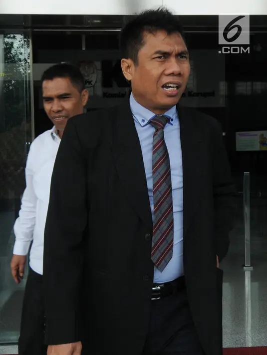 Ketua DPRD Kota Malang Abdul Hakim usai memenuhi panggilan penyidik KPK, Jakarta, Jumat (6/4). Abdul Hakim diperiksa sebagai tersangka terkait kasus dugaan suap pembahasan APBD-P Pemerintah Kota Malang Tahun Anggaran (TA) 2015. (Merdeka.com/Dwi Narwoko)