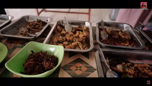 Potret Warung Makan Sederhana Fajar Sadboy di Jakarta / Youtube Official Fajar Sadboy