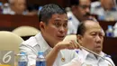 Menteri Perhubungan Ignasius Jonan saat menghadiri rapat kerja dengan Komisi V DPR di Gedung DPR, Jakarta, Selasa (26/1). Rapat membahas hasil pemeriksaan BPK tahun 2015 dan isu terkini terkait transportasi. (Liputan6.com/Johan Tallo)