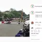 Pengendara Motor Terobos Palang Kereta, Boncenger yang Kena Apes (Instagram)