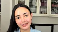 Amanda Manopo dapat kado dari Kenny Austin © tiktok.com/@amandamanopoaustin