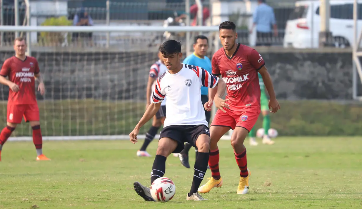Beberapa peluang yang cukup baik pun tercipta di kubu Persita. Meski belum satupun yang bisa membuahkan gol. Skor 0-0 pun tetap bertahan hingga peluit akhir
dibunyikan. (Foto: Dok. Persita)