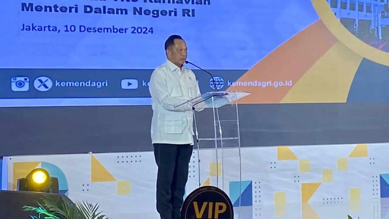 Menteri Dalam Negeri atau Mendagri Tito Karnavian hadir dalam Rapat Koordinasi Kelembagaan Ekonomi Kreatif Daerah di Hotel Borobudur Jakarta, Jakarta Pusat, Selasa (10/12/2024).