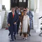 Presiden  Joko Widodo bersama ibu negara Iriana didampingi putra putrinya bersiap meninggalkan Istana Merdeka menuju gedung DPR, Jakarta, Minggu (20/10/2019). Jokowi bersama keluarga menuju DPR untuk dilantik menjadi presiden untuk kedua kalinya. (Liputan6.com/Angga Yuniar)