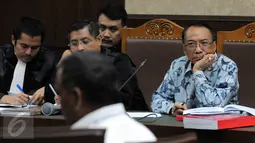 Mantan Menteri ESDM, Jero Wacik saat menghadiri sidang lanjutan di Pengadilan Tipikor, Jakarta, Senin (16/11/2015). JPU KPK menghadirkan lima orang saksi yang merupakan bawahan Jero Wacik ketika masih menjabat menteri ESDM (Liputan6.com/Helmi Afandi)