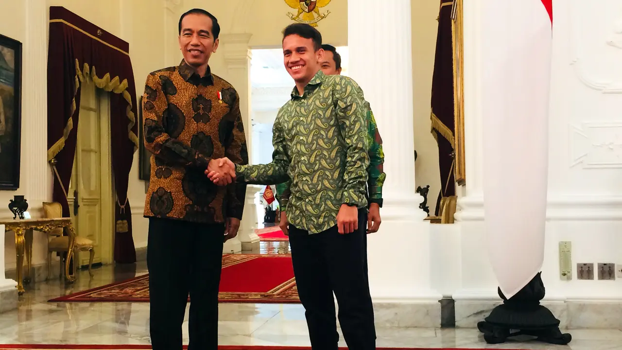 Presiden Jokowi memanggil Menteri Pemuda dan Olahraga (Menpora) Imam Nahrawi dan pemain Timnas U-19 Egy Maulana. (Merdeka.com/Titin Supriatin)