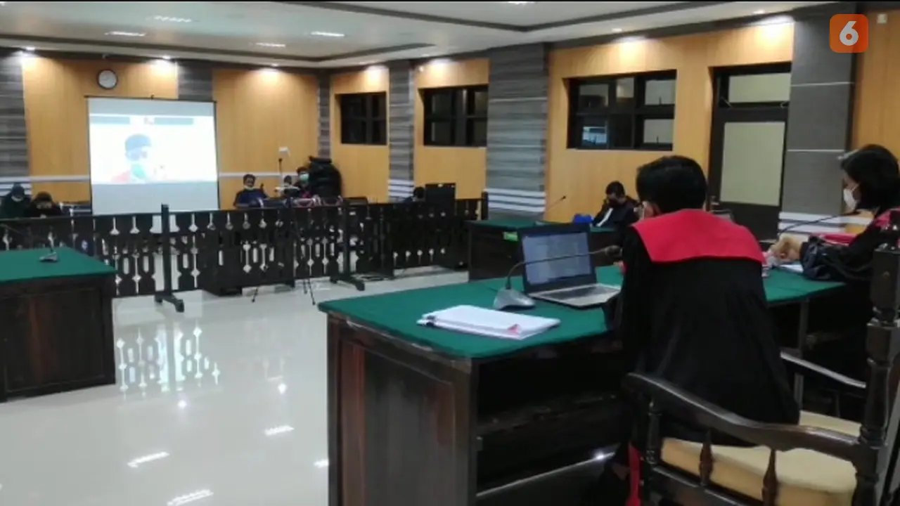 suasana sidang secara online di pengadilan negeri donggala