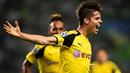 Ekspresi Julian Weigl setelah mencetak gol kedua Borussia Dortmund ke gawang Sporting CP dalam laga Grup F Liga Champions di Stadion Jose Alvalade, Lisbon, Rabu (19/10/2016) dini hari WIB. (AFP/Patricia De Melo Moreira)