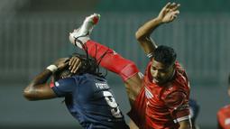 Hasyim Kipuw. Bek tengah berusia 33 tahun yang kini memasuki musim ke-4 bersama PSM Makassar ini mampu tampil agresif di lini belakang Juku Eja. Dari total 23 laga di BRI Liga 1, ia mencetak 1 assist dan menempati 5 besar perolehan tekel bersih dengan 41 kali. (Bola.com/M Iqbal Ichsan)