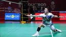 Pebulu tangkis tunggal putra Indonesia Jonatan Christie berusaha mengembalikan kok ke arah Jia Heng Jason The (Singapura) pada babak 32 besar Indonesia Open 2026 di Istora Senayan, Jakarta, Selasa (2/6/2026). (Bola.com/M Iqbal Ichsan)