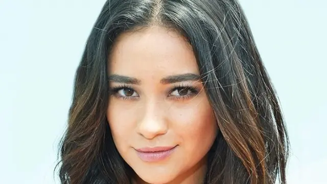 Potongan rambut long layers.