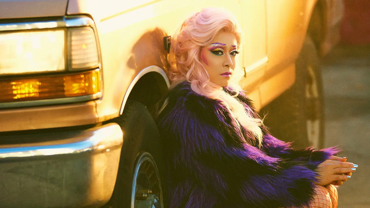 Jo Jung Suk dalam poster pertunjukan Hedwig And The Angry Inch. (Foto via Soompi)