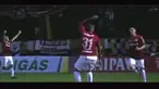 Momen terbaik bagi seorang pesepak bola di lapangan adalah saat mencetak gol. Berikut 10 perayaan gol yang memalukan dan menggelikan di pentas sepak bola dunia.