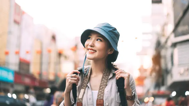 Efek Paparan Sinar Matahari terhadap Rambut Rontok, Benarkah Bikin Kerusakannya Makin Parah?