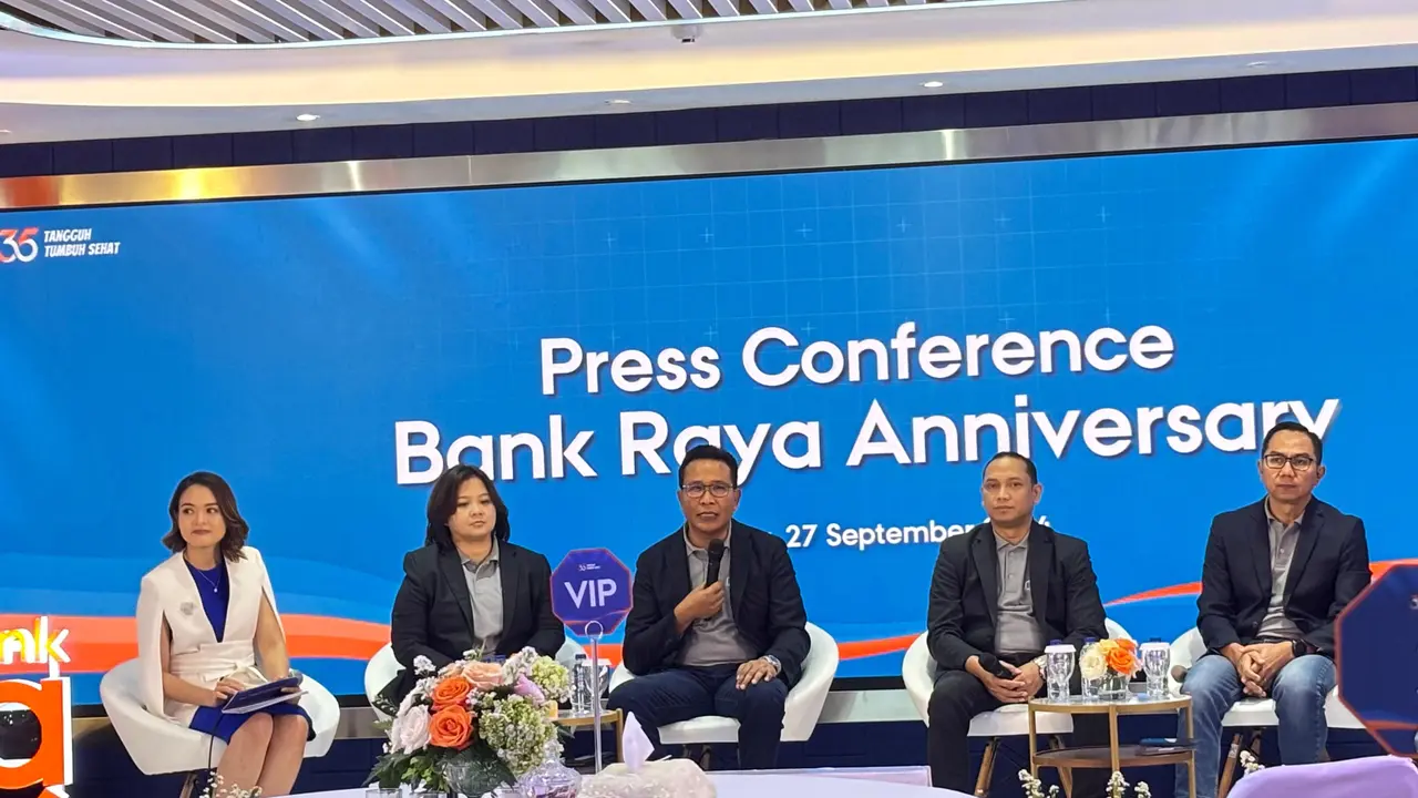 Direktur Keuangan Bank Raya Rustarti Suri Pertiwi. Bank Raya merupakan bank digital yang merupakan bagian dari BRI Group. (Tira/Liputan6.com)