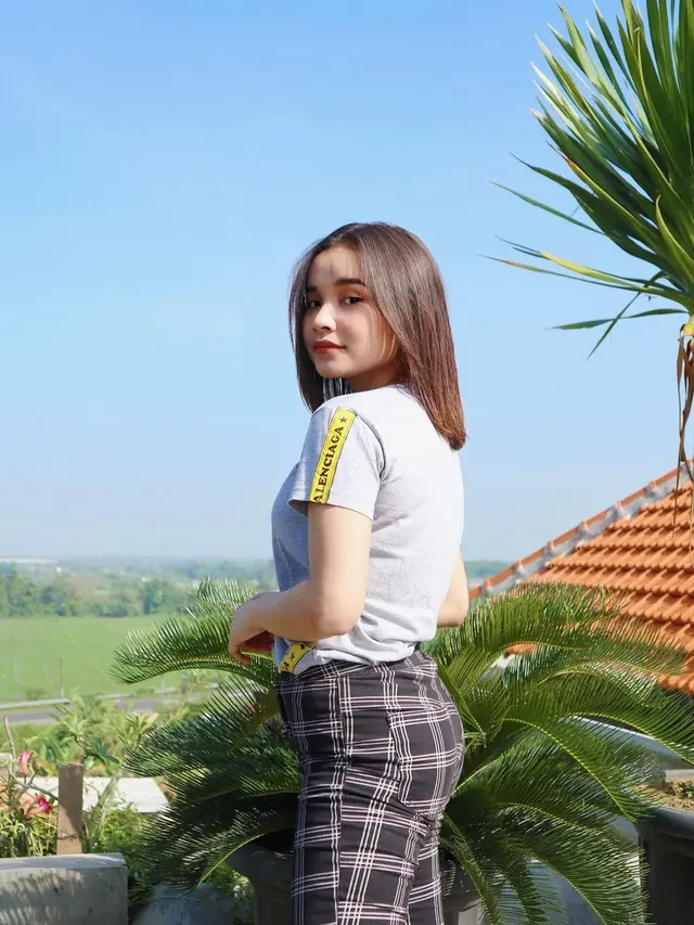 6 Potret Tasya Rosmala dengan Gaya Rambut Sebahu, Dipuji Makin Fresh