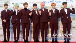 Grup K-Pop asal Korea Selatan, BTS, di Gaonchart Kpop Awards pada tahun 2015. (Twitter/@BTS_ARMY)