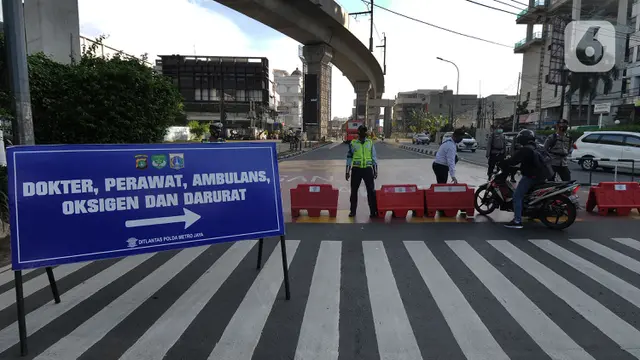 FOTO: Penyekatan di Perempatan Fatmawati