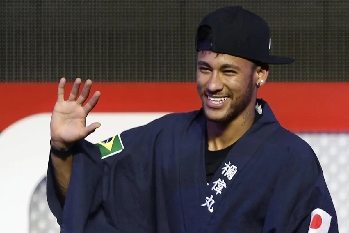 Gaya Neymar Berpakaian Tradisional Jepang