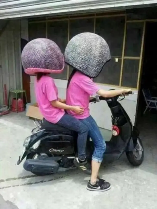 7 Potret Nyeleneh Orang Saat Gabut, Bikin Garuk Kepala Melihatnya