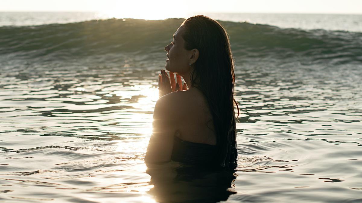 Arti Mimpi Berenang di Laut yang Sering Menandakan Emosi dalam