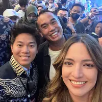 Nia Ramadhani dan Ardi Bakrie nonton konser MLTR (Instagram/ramadhaniabakrie)