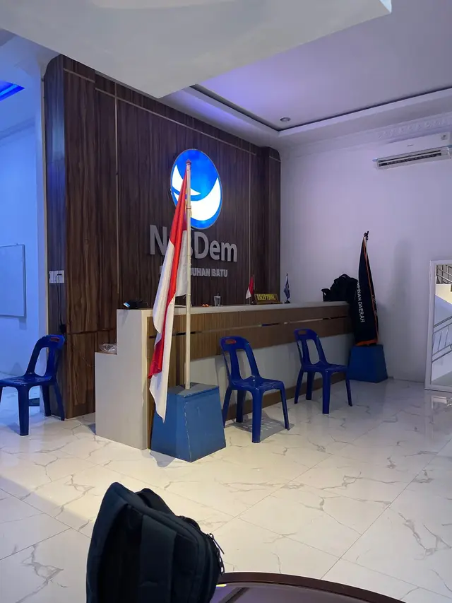 Komisi Pemberantasan Korupsi (KPK) menyita kantor Nasdem milik Bupati Labuhan Batu, Erik Adtrada Ritonga (EAR).