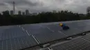 Pemanfaatan energi baru terbarukan di Jakarta juga dilakukan melalui skema pemanfaatan bersama jaringan transmisi (wheeling). (merdeka.com/Arie Basuki)