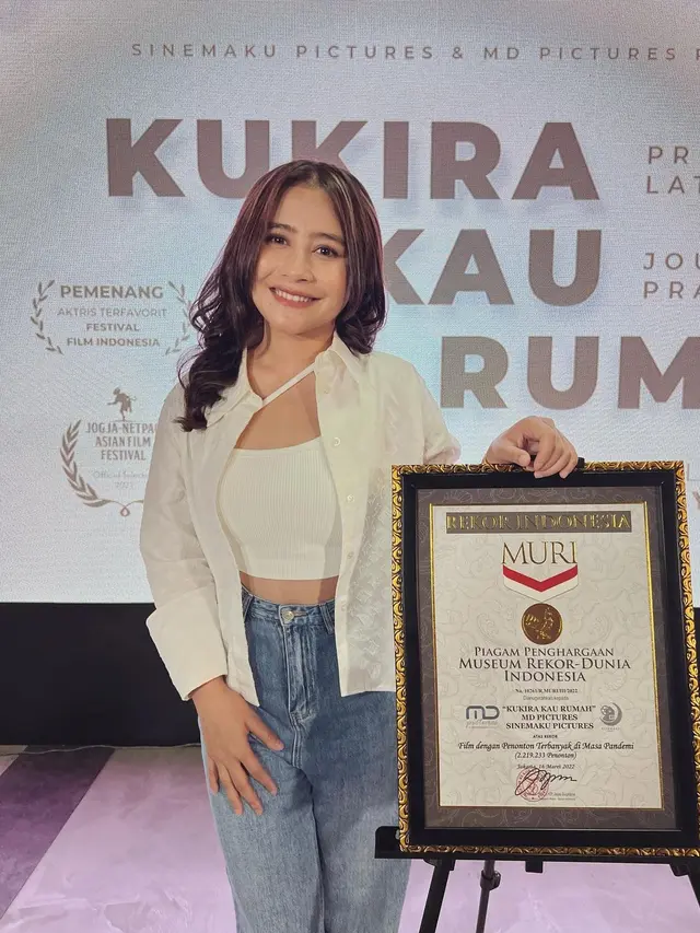 Prilly Latuconsina Punya 1.000 Mahasiswa