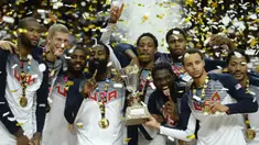 Piala Dunia Bola Basket FIBA ke-19 yang akan berlangsung di 3 negara, Indonesia, Jepang dan Filipina mulai 25 Agustus hingga 10 September 2023 merupakan edisi ke-19 sepanjang sejarah sejak pertama kali diadakan pada 1950 di Argentina. Dari 18 kali penyelenggaraan, tercatat hanya aada 6 negara yang mampu menjadi juara. Negara mana saja? Simak uraiannya berikut ini. (AFP/Gerard Julien)