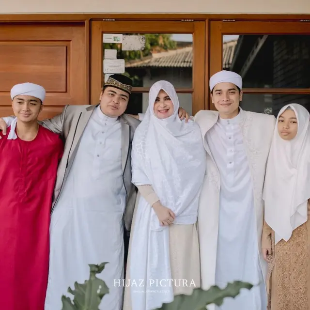 [Fimela] Potret Pernikahan Alvin Faiz dan Henny Rahman