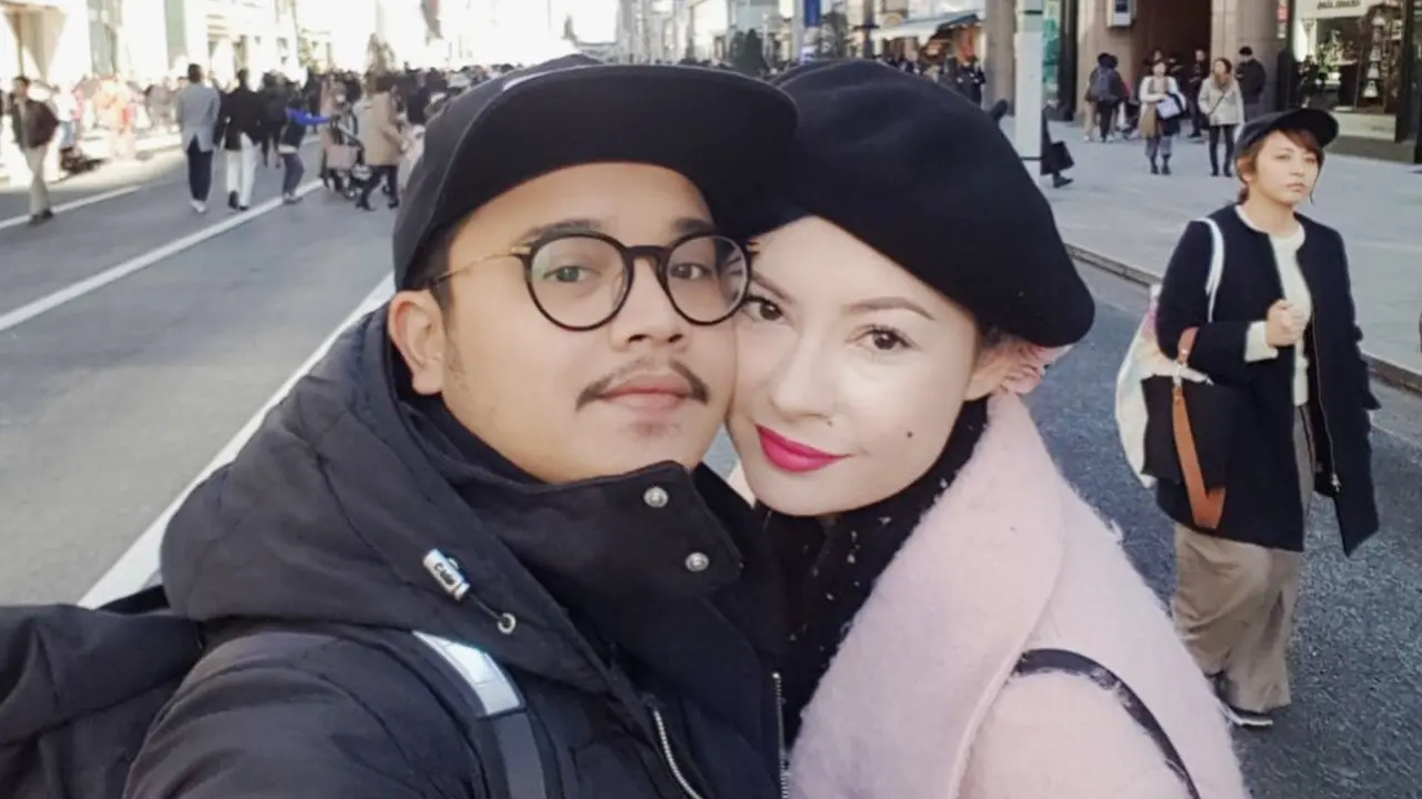 [Bintang] 8 Potret Liburan Derby Romero dan Claudia Adinda di Jepang