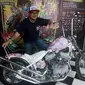 Selain keanehan itu, Si Kebo Bule juga melabrak hal tabu yang berkembang di dunia motor custom. (Liputan6.com/Yanuar H)