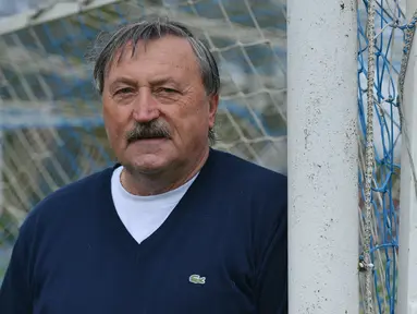 Antonin Panenka dilahirkan pada 2 Desember 1948 di Praha, Cekoslowakia. Karier sepak bolanya dihabiskan bersama klub Bohemians Praha dan Rapid Wiens pada medio 1960-an hingga 1980-an. (AFP/Michal Cizek)