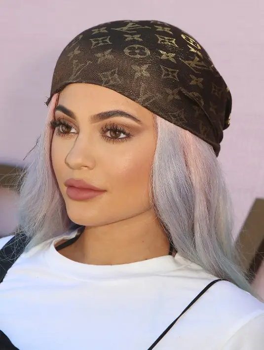 Melansir E Online, Kamis (10/8/2017), Kylie sempat pesimis dengan produk yang diperdagangkannya selama ini. Namun ternyata, ia berhasil meraih keuntungan besar baru-baru ini. (AFP/ARI PERILSTEIN)