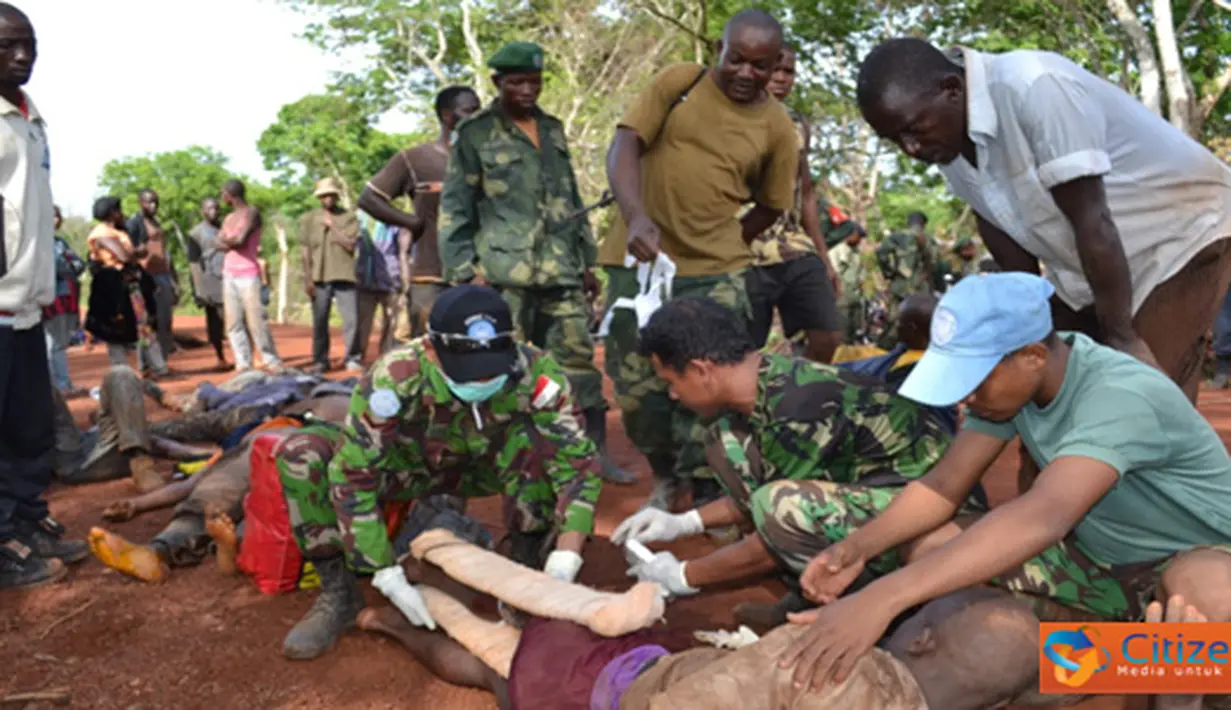 Citizen6, Kongo: Satgas Kompi Zeni TNI Konga XX-H/Monusco sedang memeriksa para korban kecelakaan yang terjadi di Dungu.