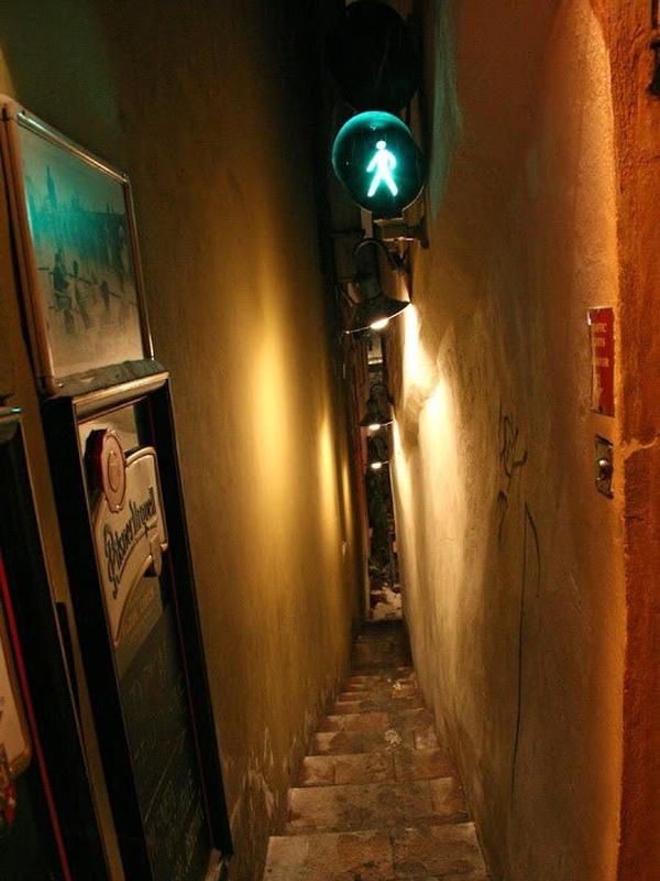 Vinarna Certovka (sumber: thevintagenews)