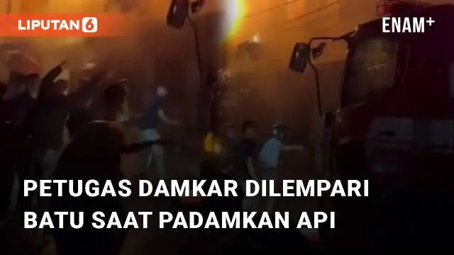 Beredar video viral terkait peristiwa kebakaran. Kejadian tersebut berada di Jalan Pongtiku 1, Makassar. Rabu (18/10/2023)