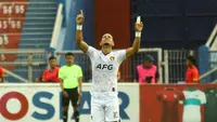 Laga Persik kontra Persebaya pada pekan ke-31 BRI Liga 1 2022/2023 di Stadion Brawijaya Kota Kediri, Sabtu (18/3/2023) akan jadi pertandingan ke-100 bagi Renan Silva. (Bola.com/Gatot Sumitro)