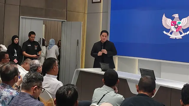 Menteri Badan Usaha Milik Negara (BUMN) Erick Thohir dalam Peresmian Media Center Kementerian BUMN, Jakarta, Rabu (3/1/2024). (Arief/Liputan6.com)