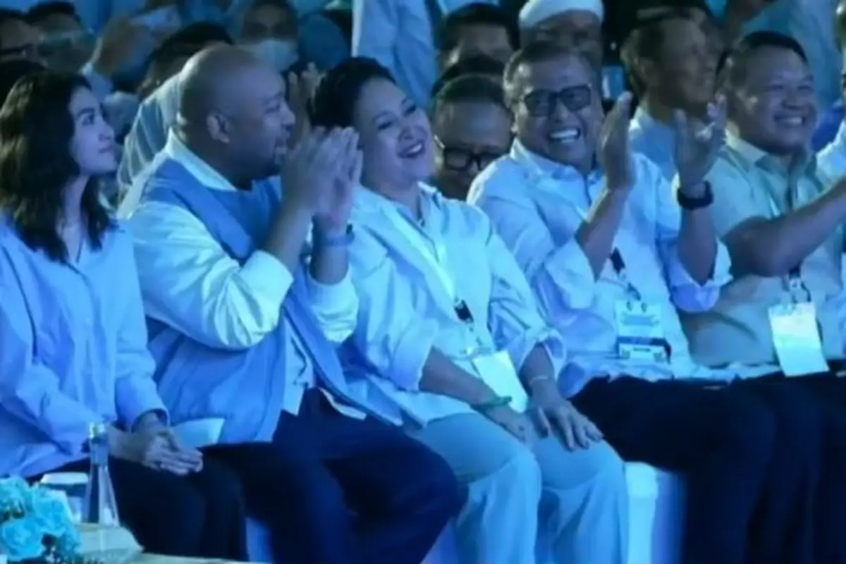 Deklarasikan Kemenangan Sementara di Pemilu 2024, Prabowo Berterima Kasih pada Titiek Soeharto, Didit Hediprasetyo Tersipu Malu