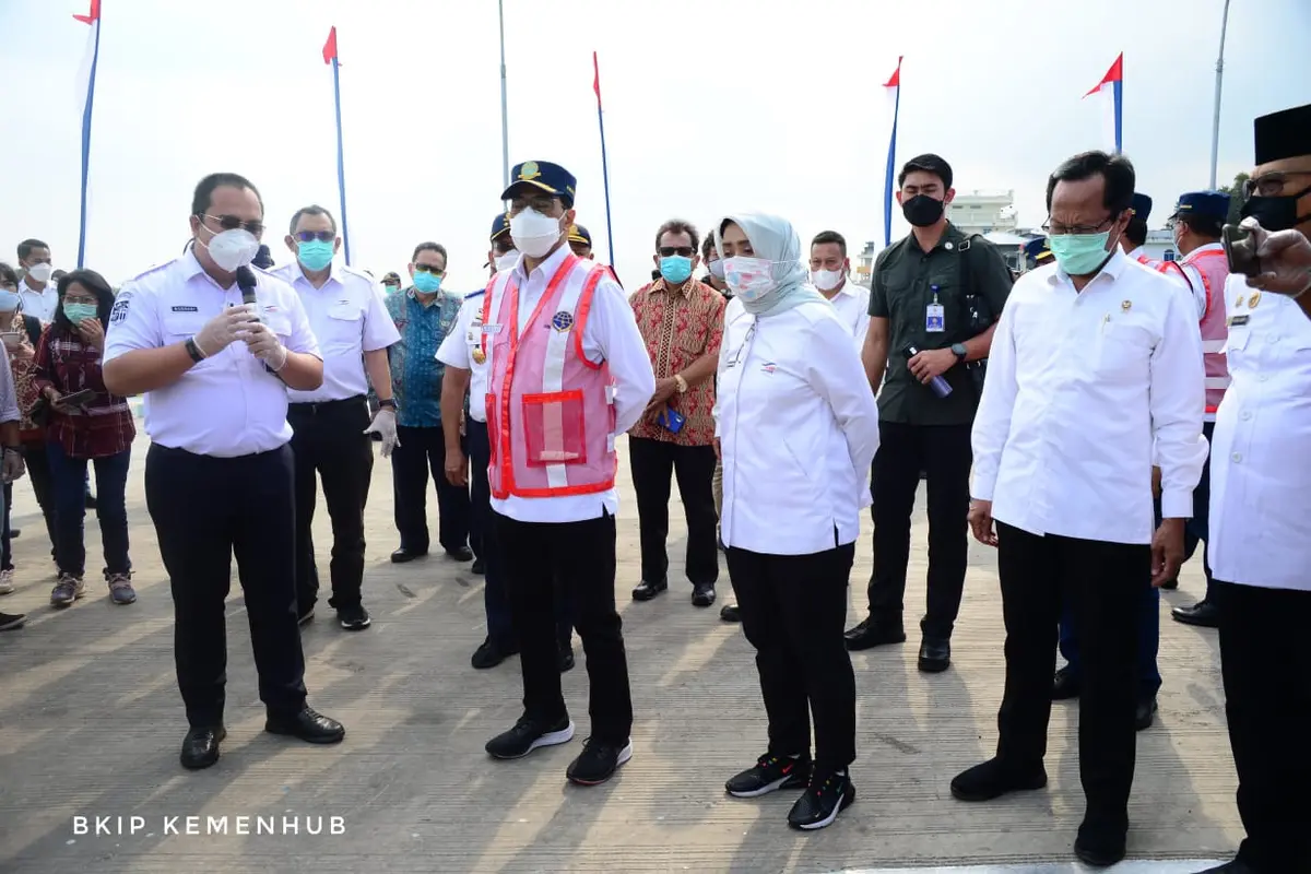 Menteri Perhubungan Budi Karya Sumadi meresmikan pengoperasian Dermaga II Pelabuhan Telaga Punggur