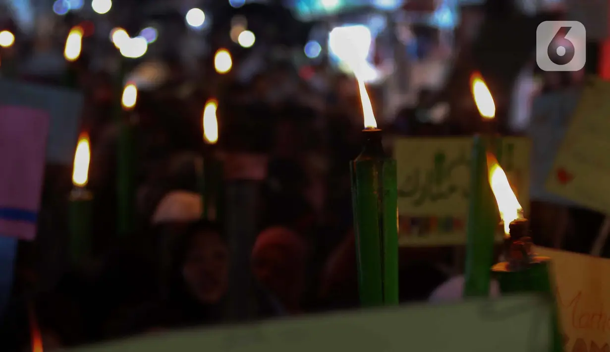 Pawai obor di kawasan Pancoran Barat diselenggarakan dengan menampilkan unsur kebudayaan Betawi. (Liputan6.com/Herman Zakharia)