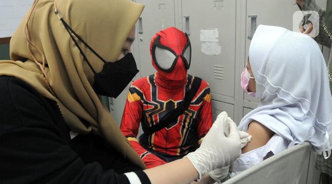 039474800_1642391371-20220117-Vaksinasi-COVID-19-Spiderman-6