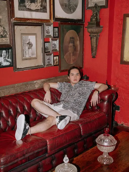 Selain soal musik, jika berbincang dengan Dul Jaelani memang tak jauh dari soal pernikahan. Usianya masih terbilang muda, namun anak Ahmad Dhani dan Maia Estianty ini memang cukup dewasa. Apalagi saat membahas soal menikah. (Instagram/duljaelani)