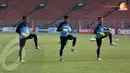 Dalam latihan yang digelar sejak pukul 07.30 ini tampak tiga penjaga gawang yang sudah bergabung dalam skuad Timnas Indonesia (Liputan6.com/ Helmi Fithriansyah)