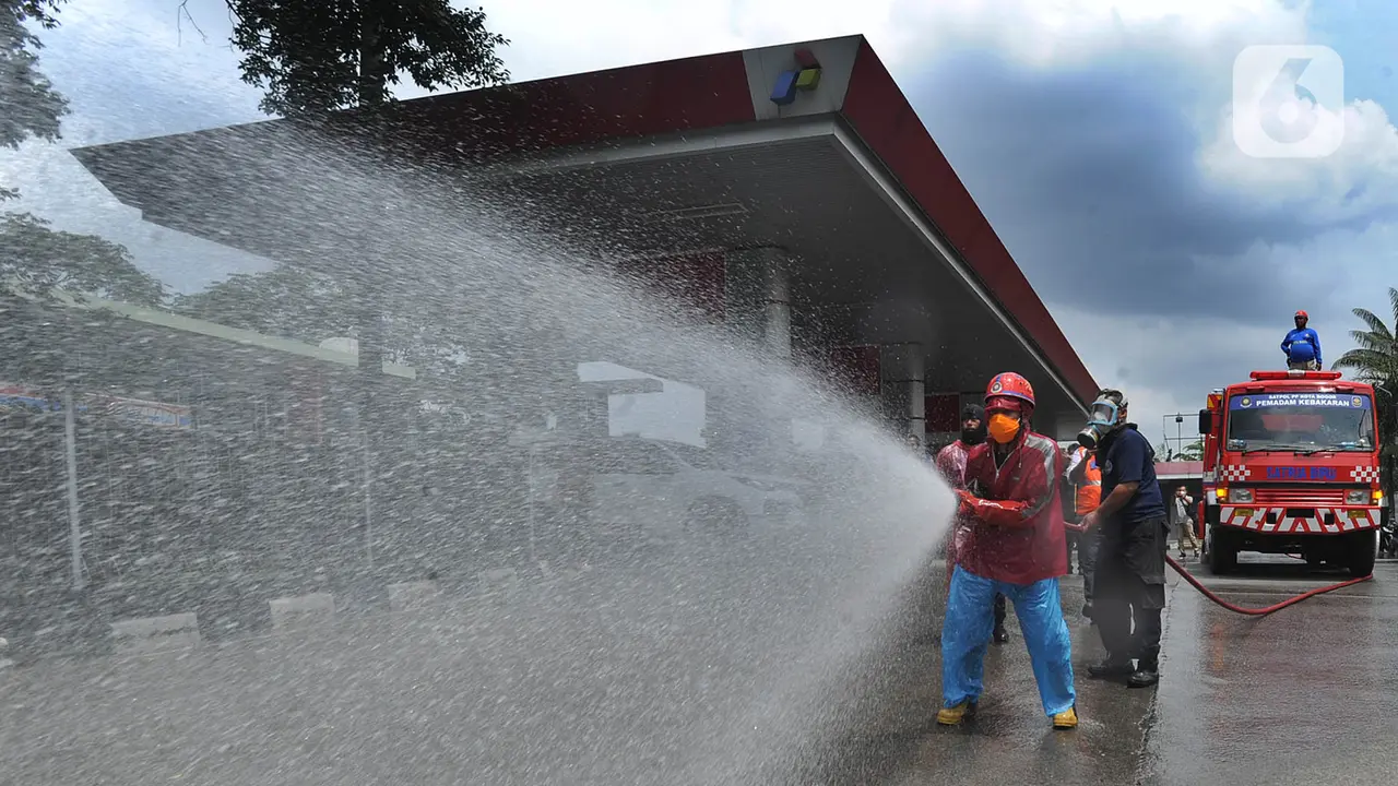 Cegah COVID-19, Seluruh SPBU di Bogor Disemprot Disinfektan