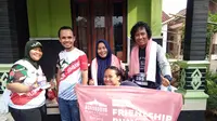Agustina dan keluarga usai ajang Friendships Run, rangkaian acara Borobudur Marathon. (Cakrayuri Nuralam)