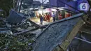 Sebuah tembok beton roboh di kawasan Kalibata Timur, Jakarta Selatan, Rabu (7/5/2025) sore. (Liputan6.com/Angga Yuniar)